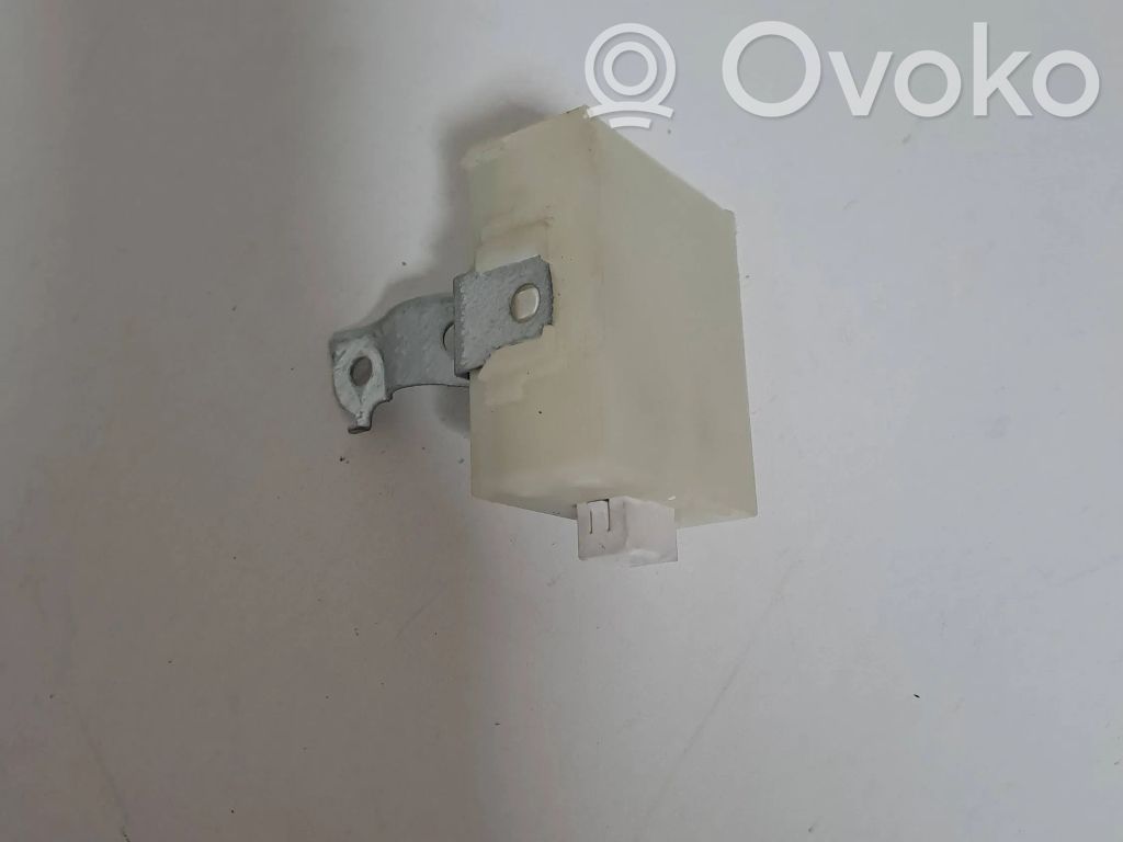 Toyota Avensis T250 Door central lock control unit/module 