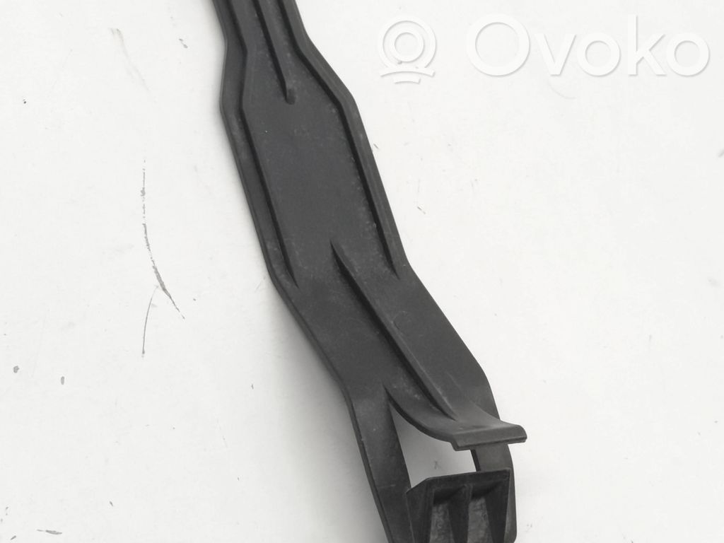 Ford Focus Headlight/headlamp mounting bracket 