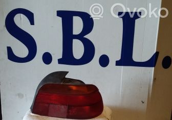 BMW 5 E39 Aizmugurējais lukturis pārsegā 