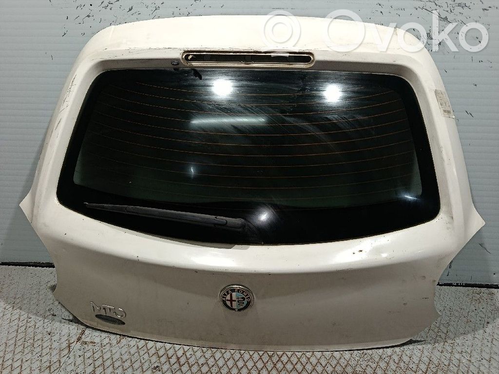 Alfa Romeo Mito Takaluukun/tavaratilan kansi 