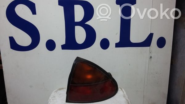 Mazda 323 Luz trasera/de freno 