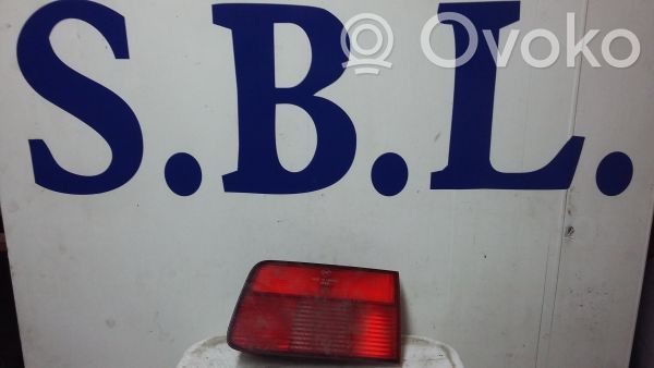 BMW 5 E39 Galinis žibintas dangtyje 