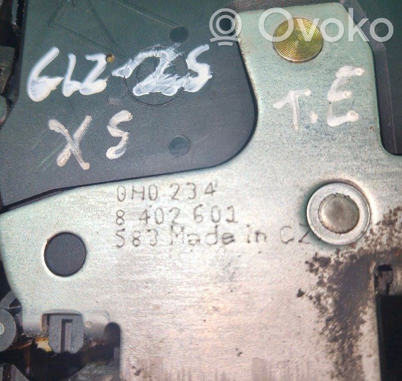 Cerradura de puerta trasera   8402601