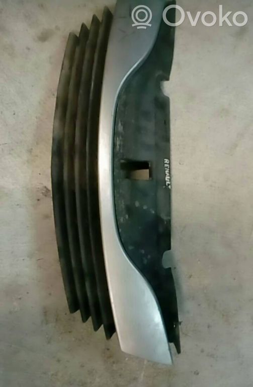 Renault Laguna II Priekšējais režģis 