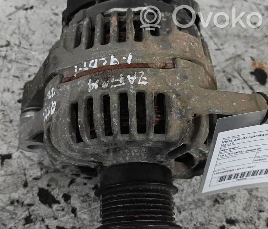 Opel Zafira B Генератор 