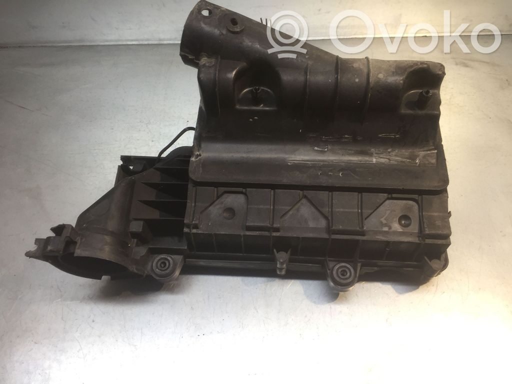Mazda 2 Air filter box 