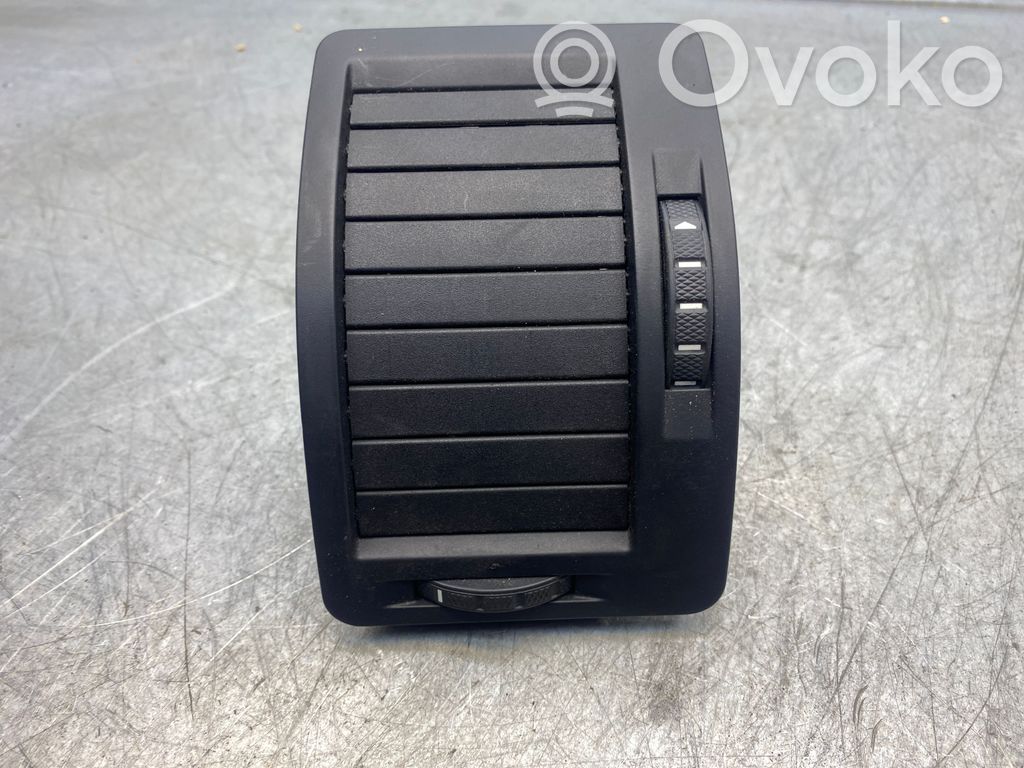 Skoda Octavia Mk2 (1Z) Dashboard side air vent grill/cover trim 