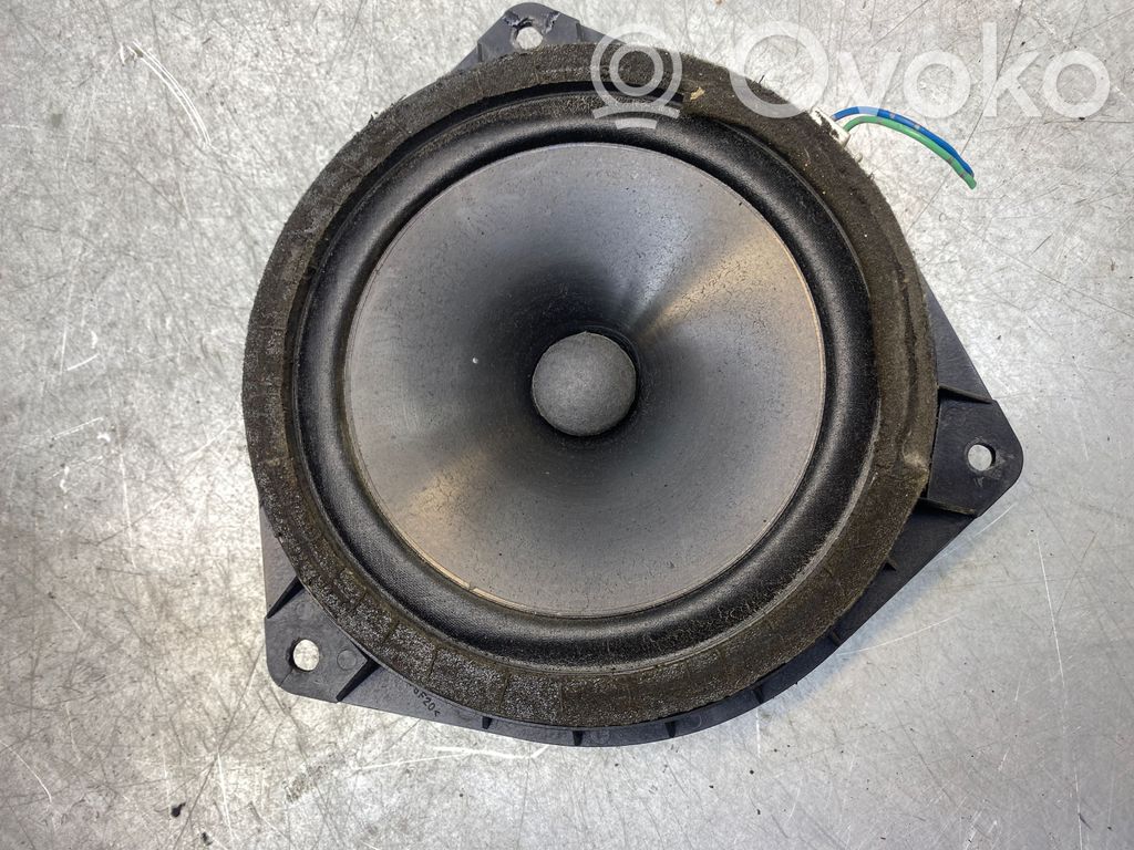 Toyota Corolla Verso E121 Front door speaker 