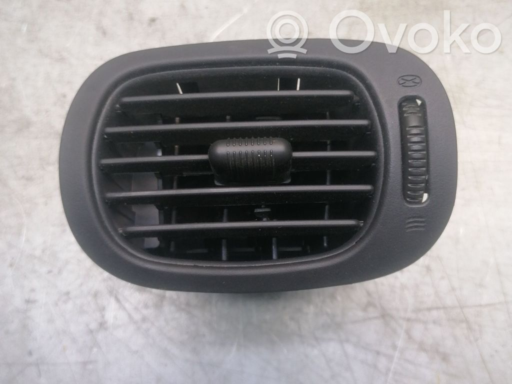 Chrysler Voyager Sānu gaisa režģis 