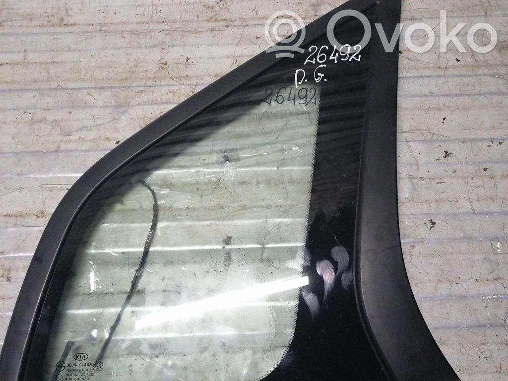 KIA Carens II Rear side window 