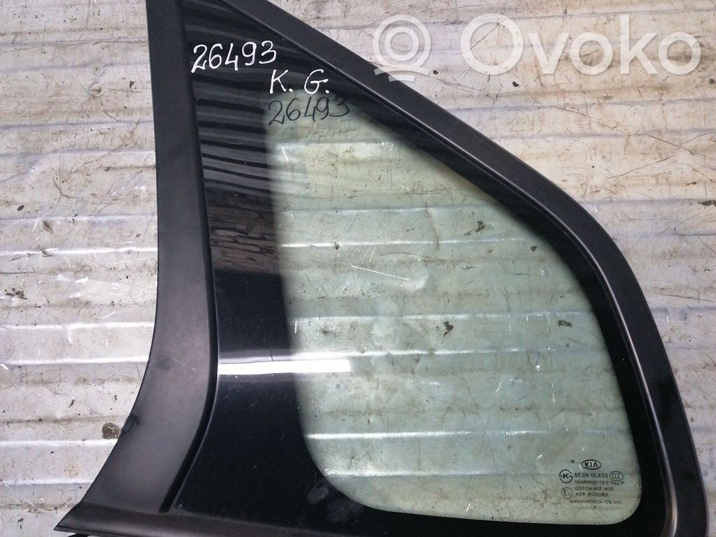 KIA Carens II Rear side window 
