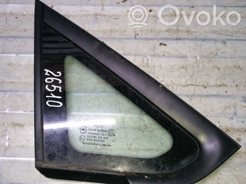 KIA Carens II Front triangle window/glass 