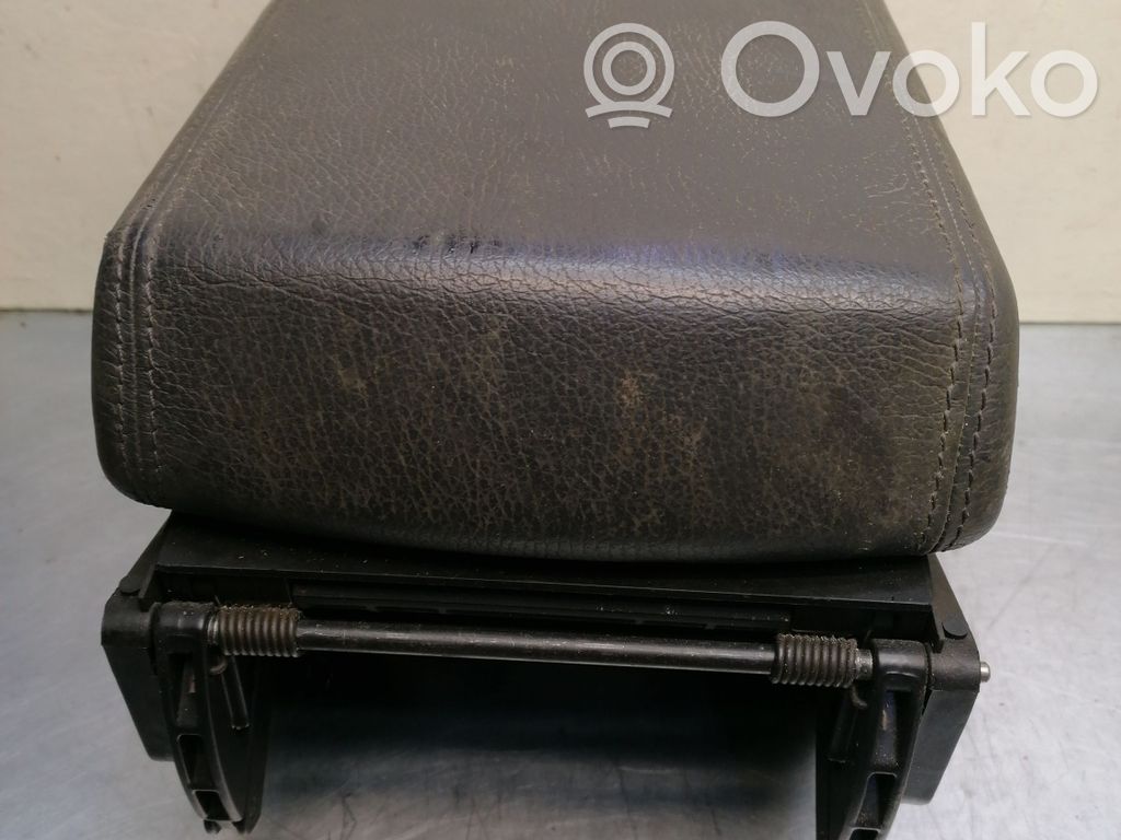 Volkswagen Touareg I Armrest 
