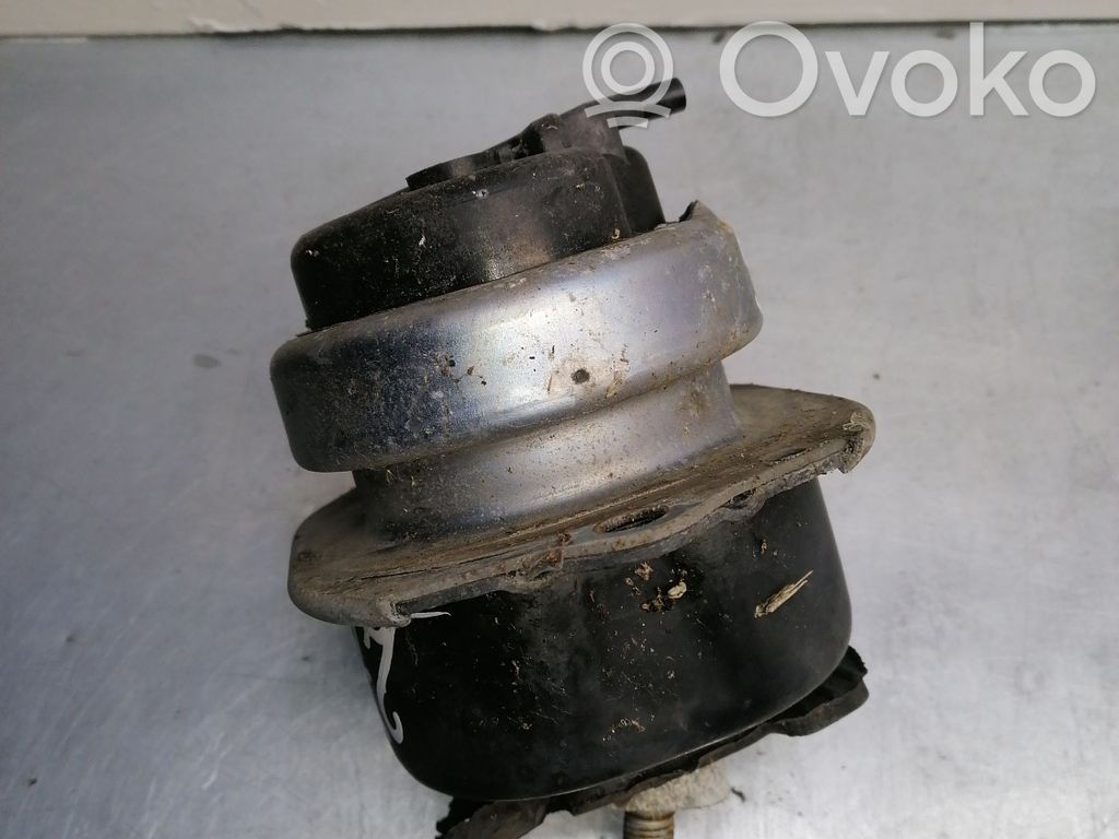 BMW X5 E70 Engine mount bracket 