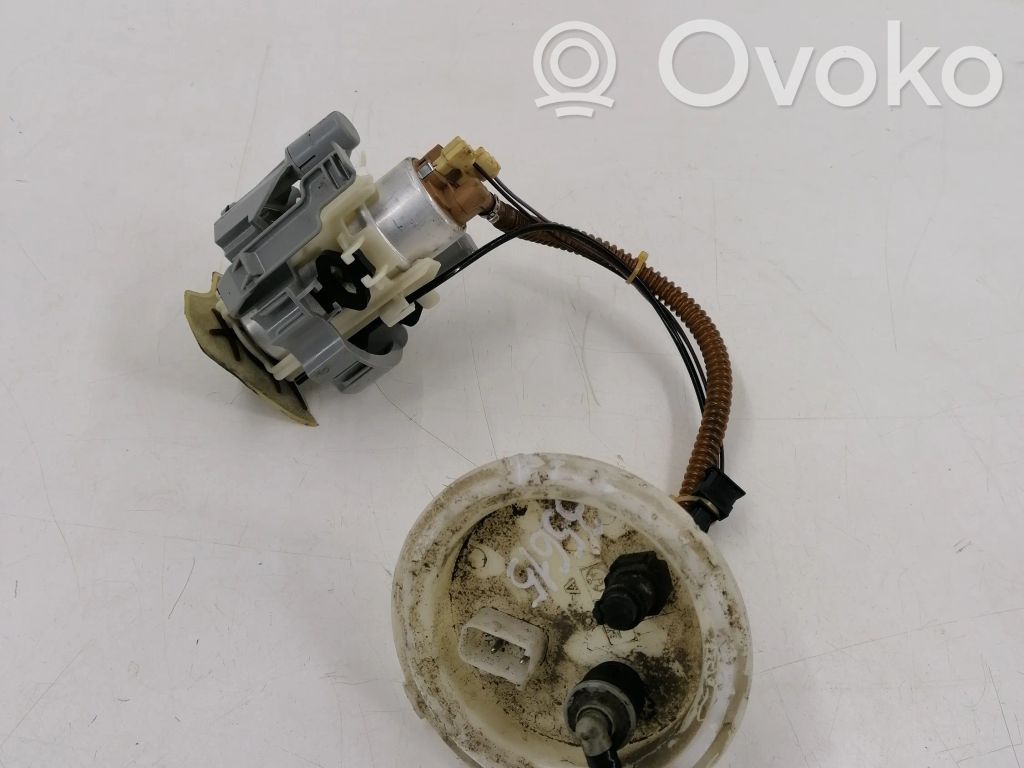 BMW 7 E65 E66 Pompe à carburant 