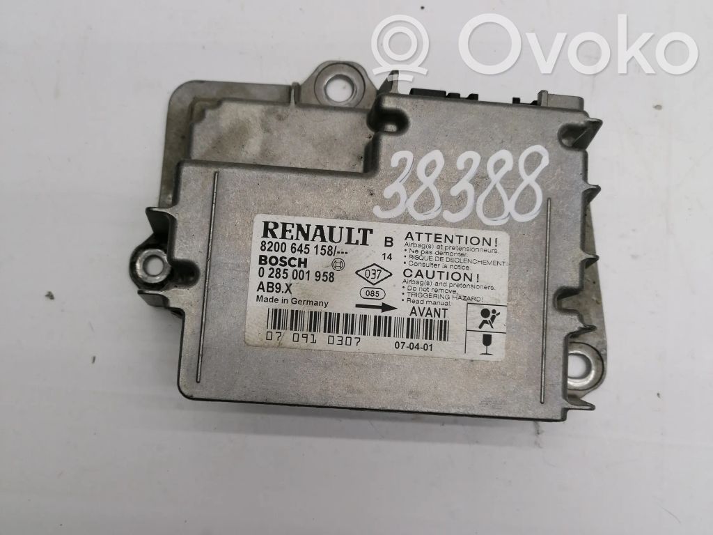 Renault Clio III Airbag control unit/module 
