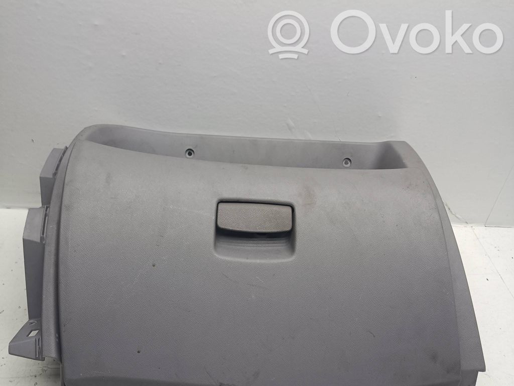 KIA Picanto Hansikaslokero 