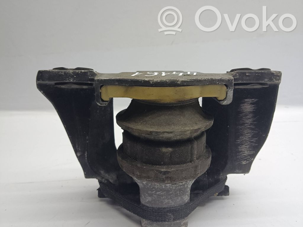 Volvo XC90 Engine mount bracket 