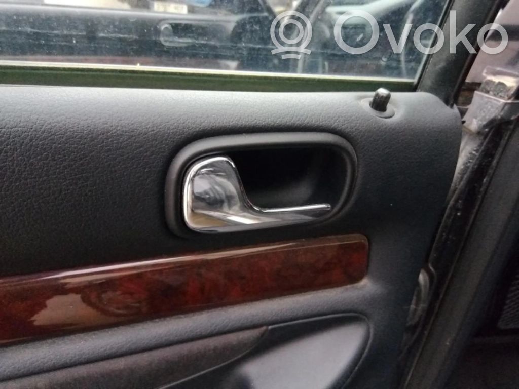 Manecilla interna puerta trasera