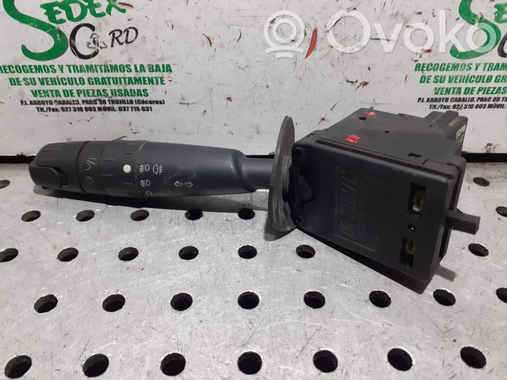 Peugeot 406 Interruptor/palanca de limpiador de luz de giro 