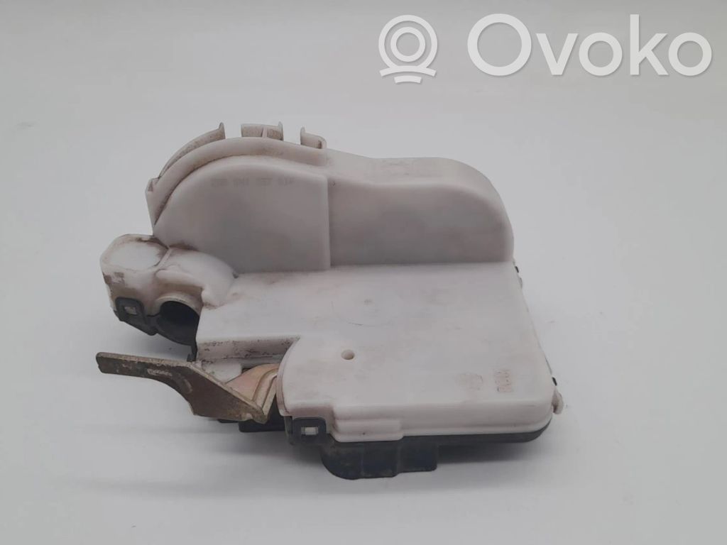 Volkswagen Polo Zamek drzwi przednich 