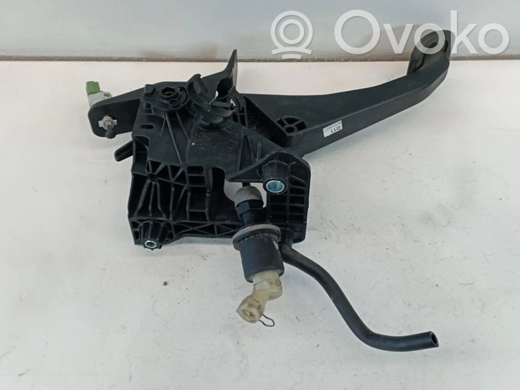 Renault Sandero I Pedal de embrague 