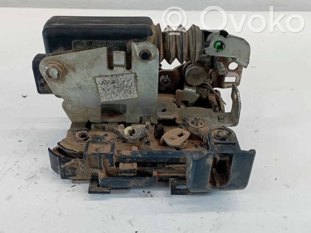 Renault Sandero I Etuoven lukko 