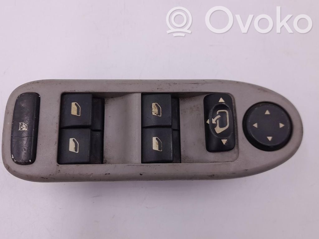 Citroen Berlingo Electric window control switch 