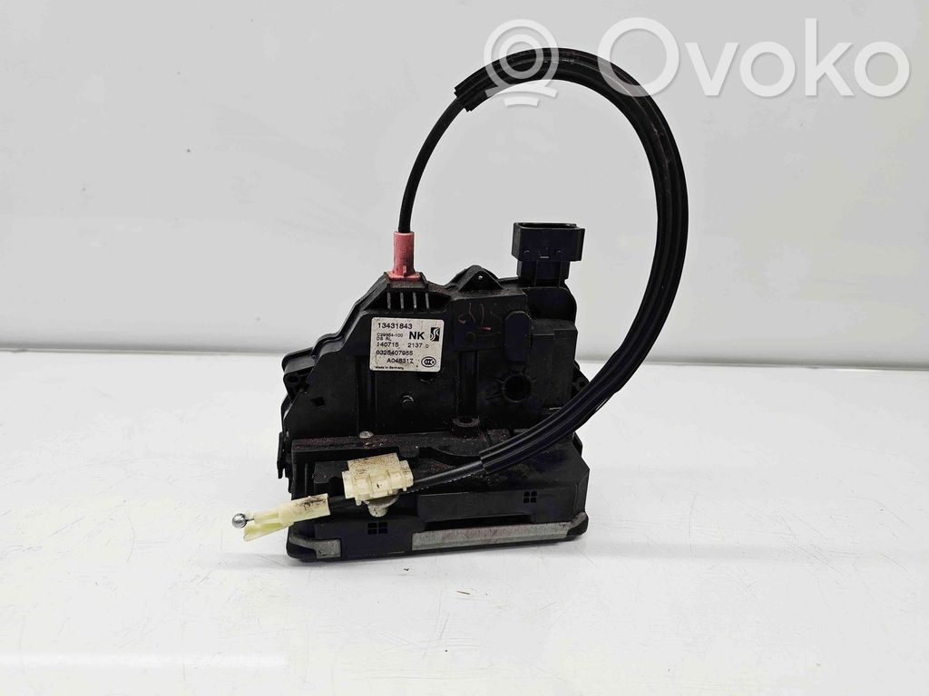 Opel Corsa E Etuoven lukko (kahvan vieressä) 
