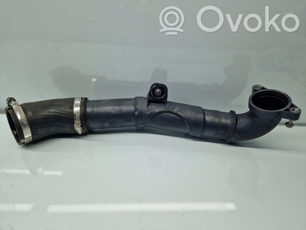 Volkswagen PASSAT B8 Wąż / Rura intercoolera 