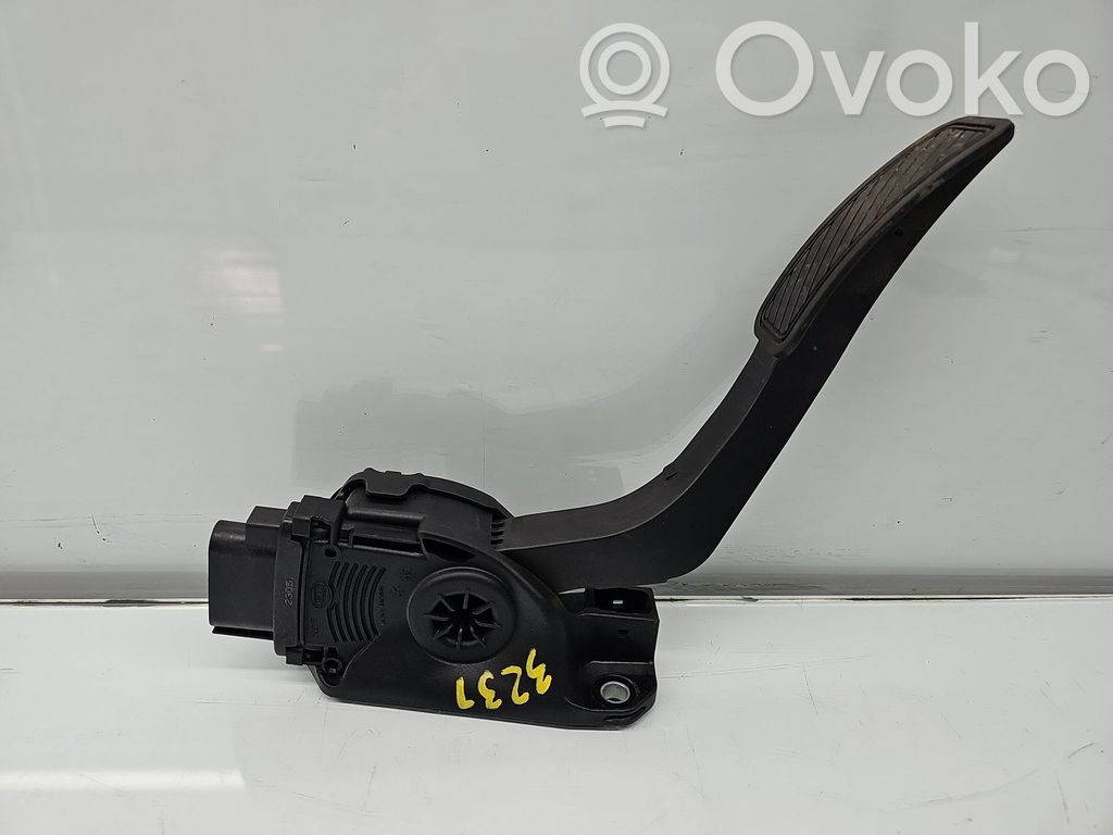 Gaspedal   8V219F836AB