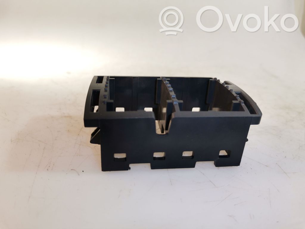 Renault Trafic III (X82) Windscreen/window heater switch 