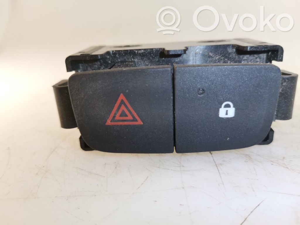 Renault Trafic III (X82) Hazard light switch 