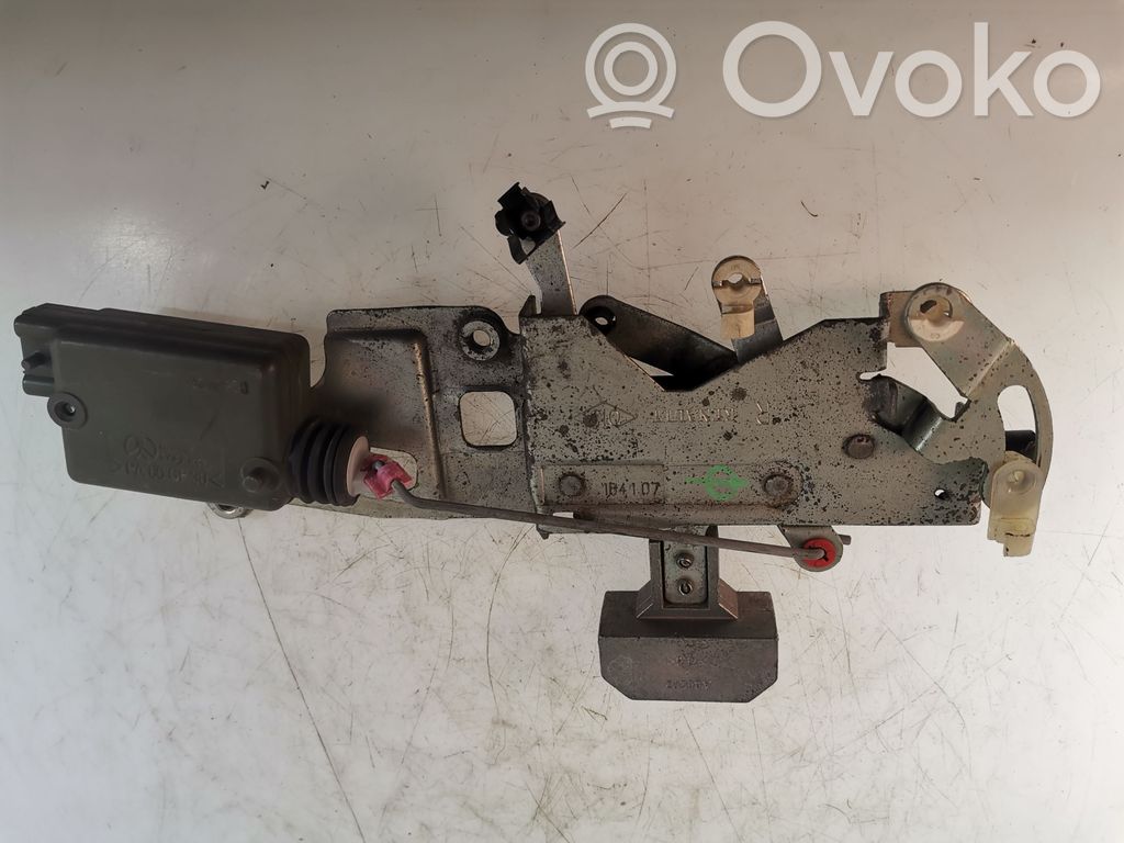 Renault Master II Liukuoven lukko 
