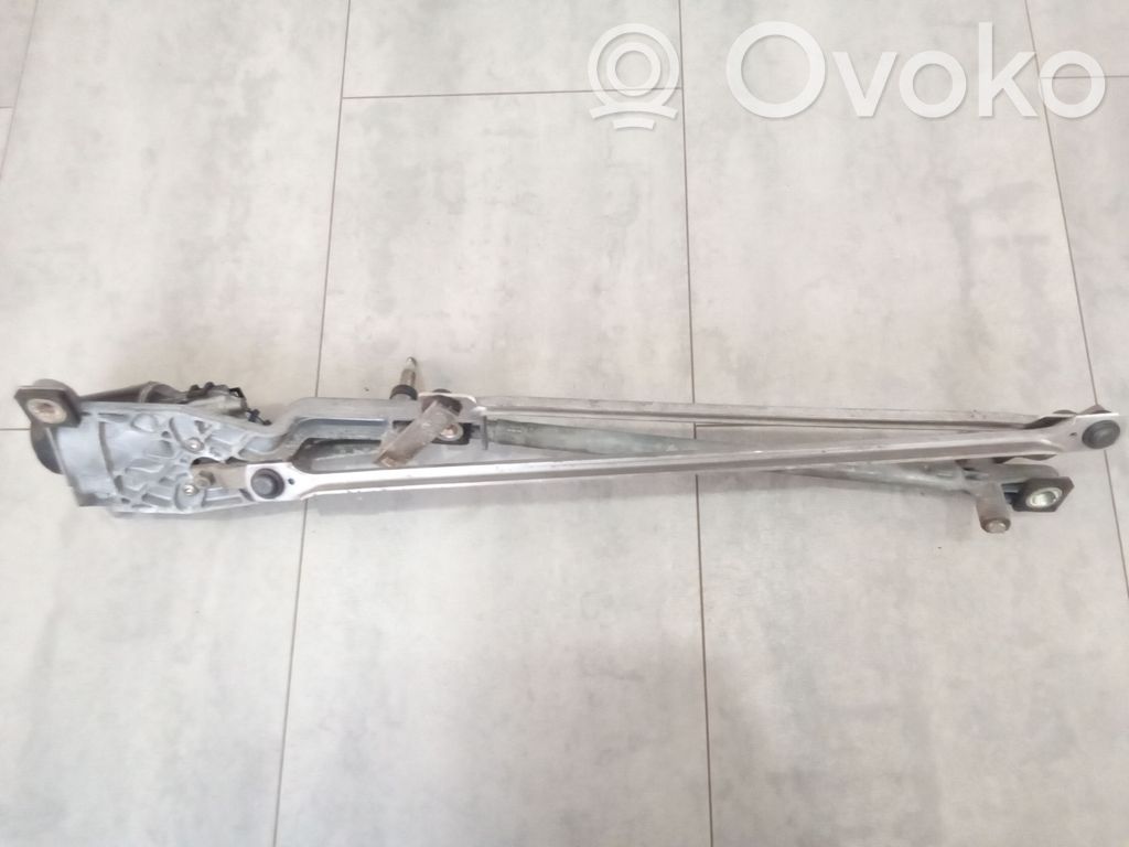 Ford Focus Etupyyhkimen vivusto ja moottori 