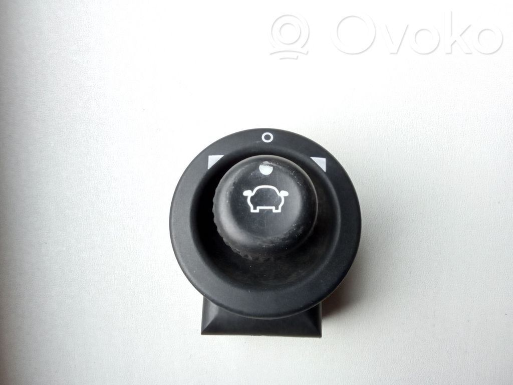 Wing mirror switch   93BG17B676BB