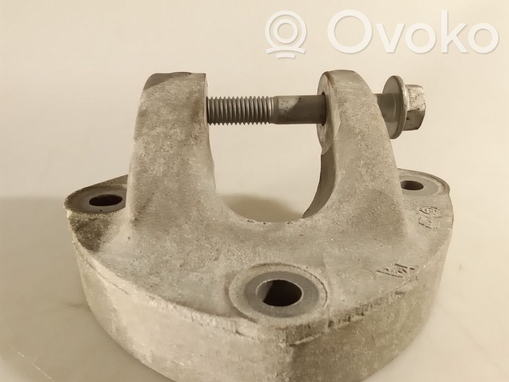 Engine mounting bracket   8200675217
