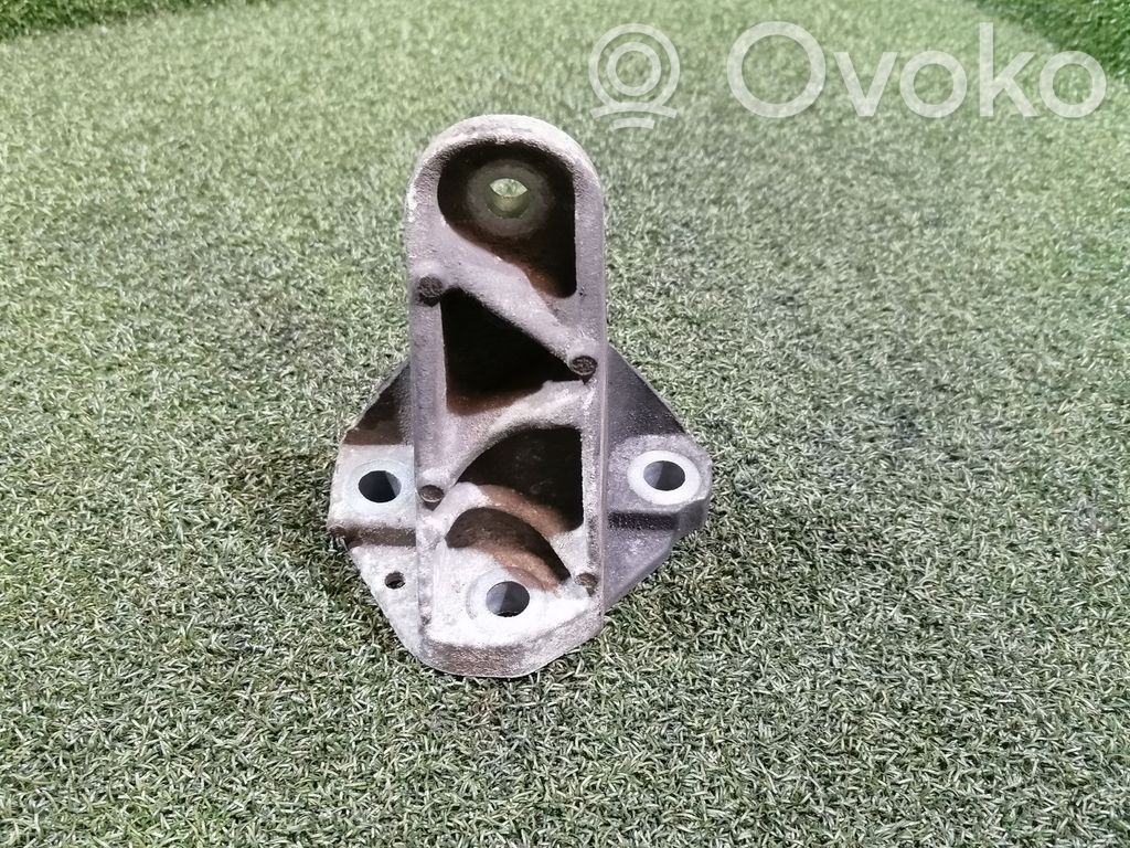 Jaguar XF X250 Engine mounting bracket 