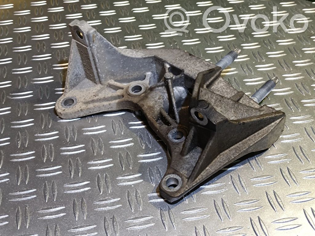 Ford Tourneo Custom Gearbox mounting bracket 