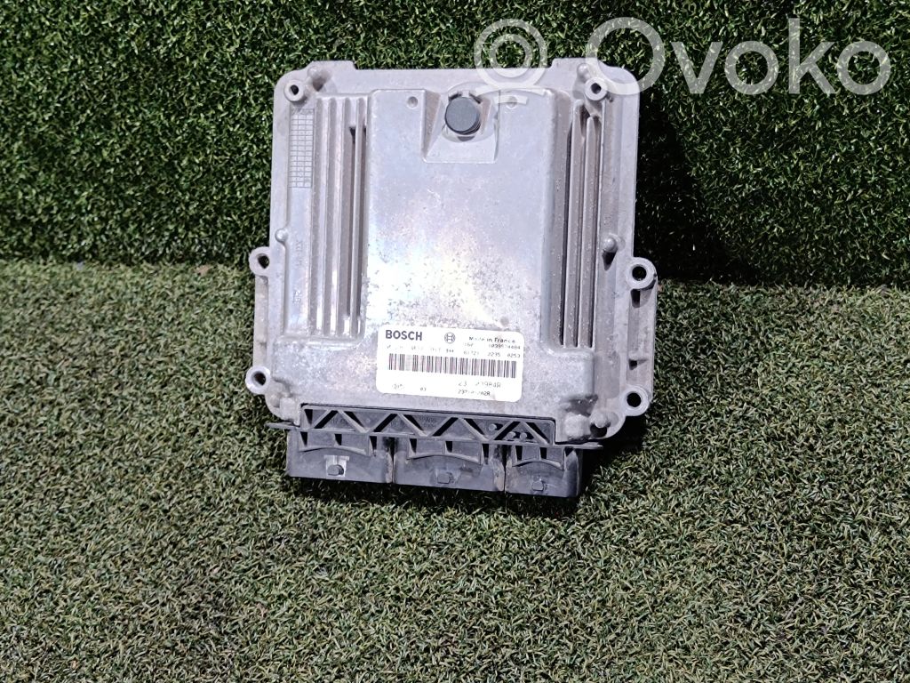 Opel Vivaro Calculateur moteur ECU 