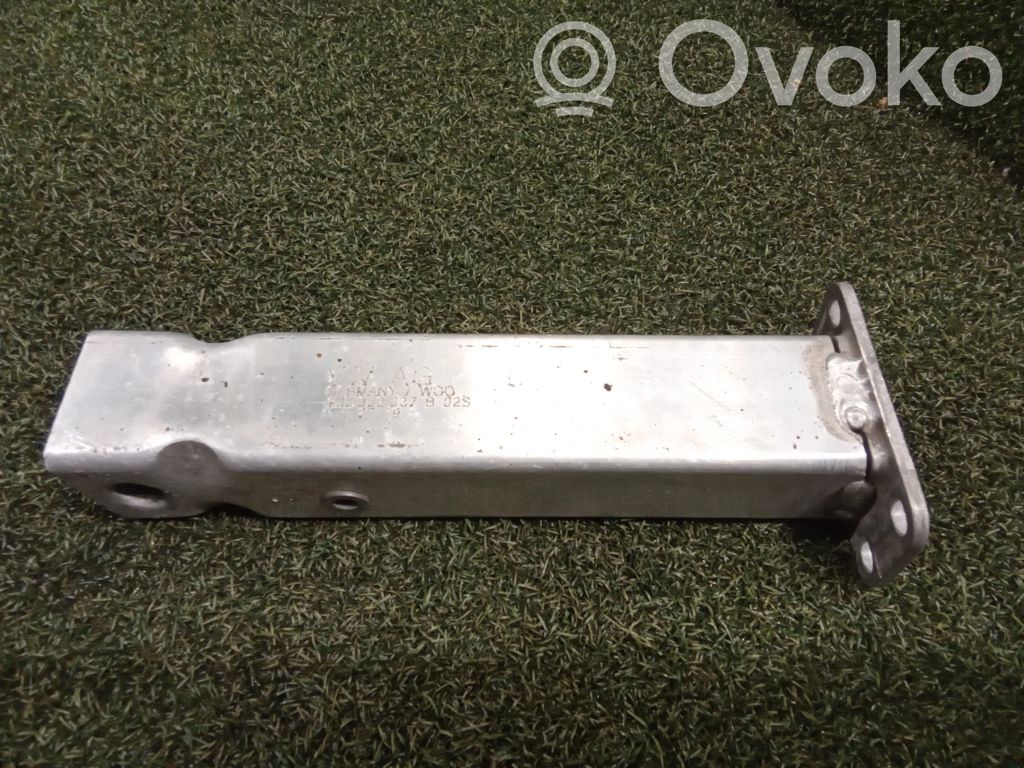 Porsche Cayenne (9Y0 9Y3) Radiator support slam panel bracket 
