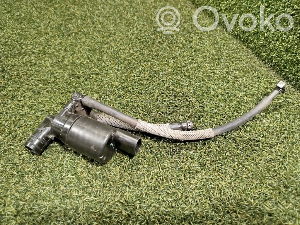 Land Rover Defender Windscreen/windshield washer pump 