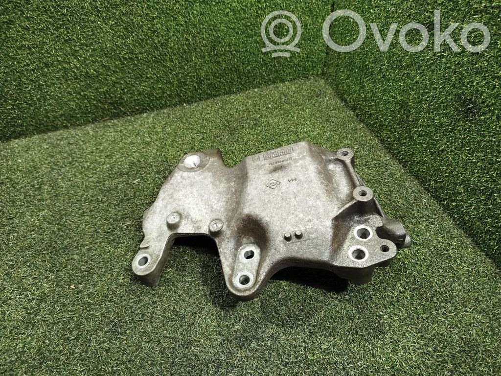 Engine mounting bracket   112313054R