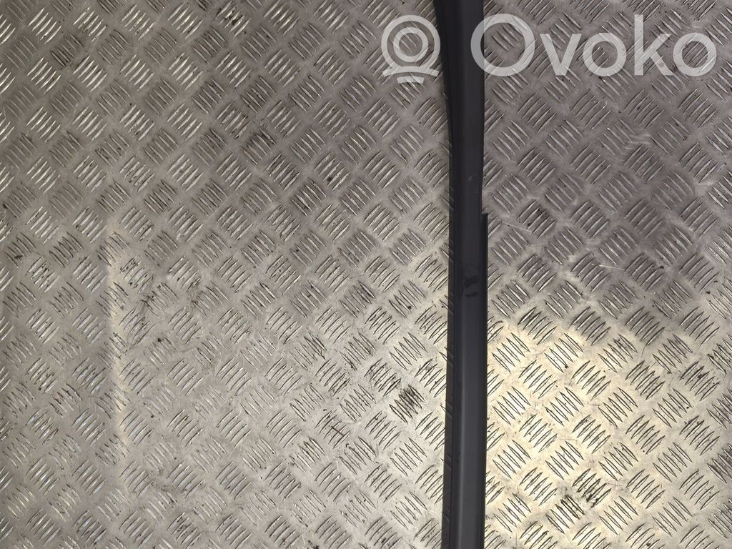 Opel Vivaro Windshield trim 