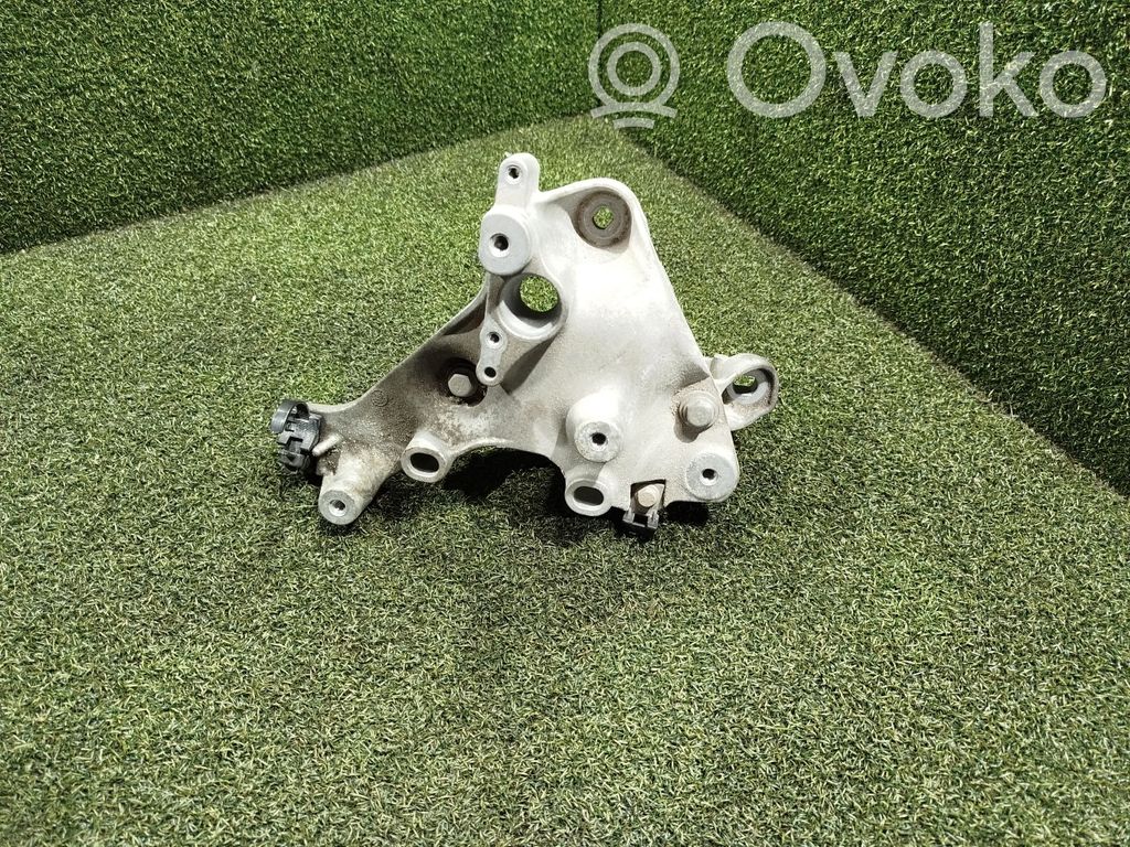 Engine mounting bracket   93455374,648606762R,93450725,244834609R