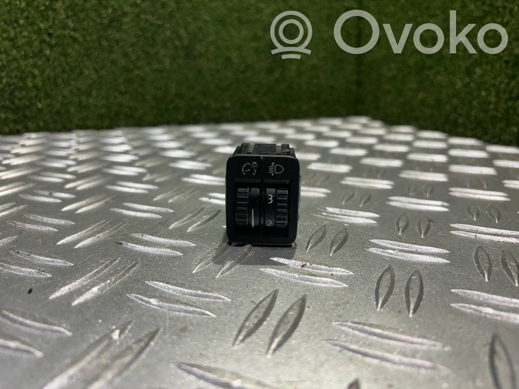 Renault Trafic II (X83) Headlight level height control switch 
