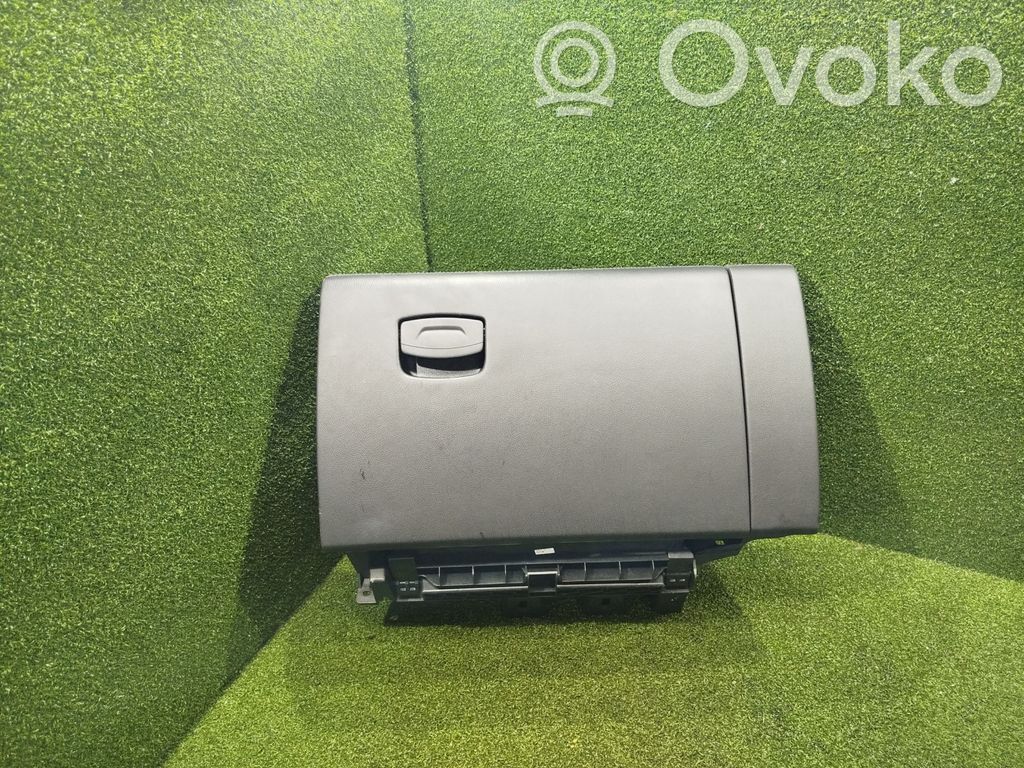 Schowek deski rozdzielczej   685003744R