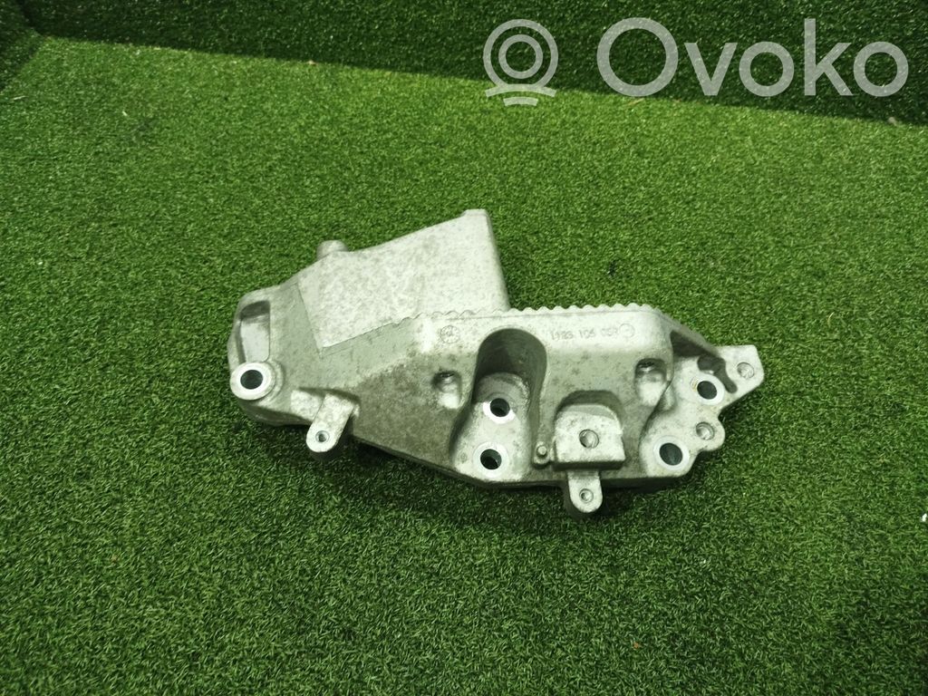 Renault Master III Engine mounting bracket 