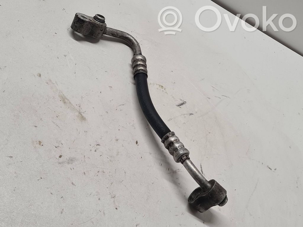 BMW 7 E38 Ilmastointilaitteen putki (A/C) 