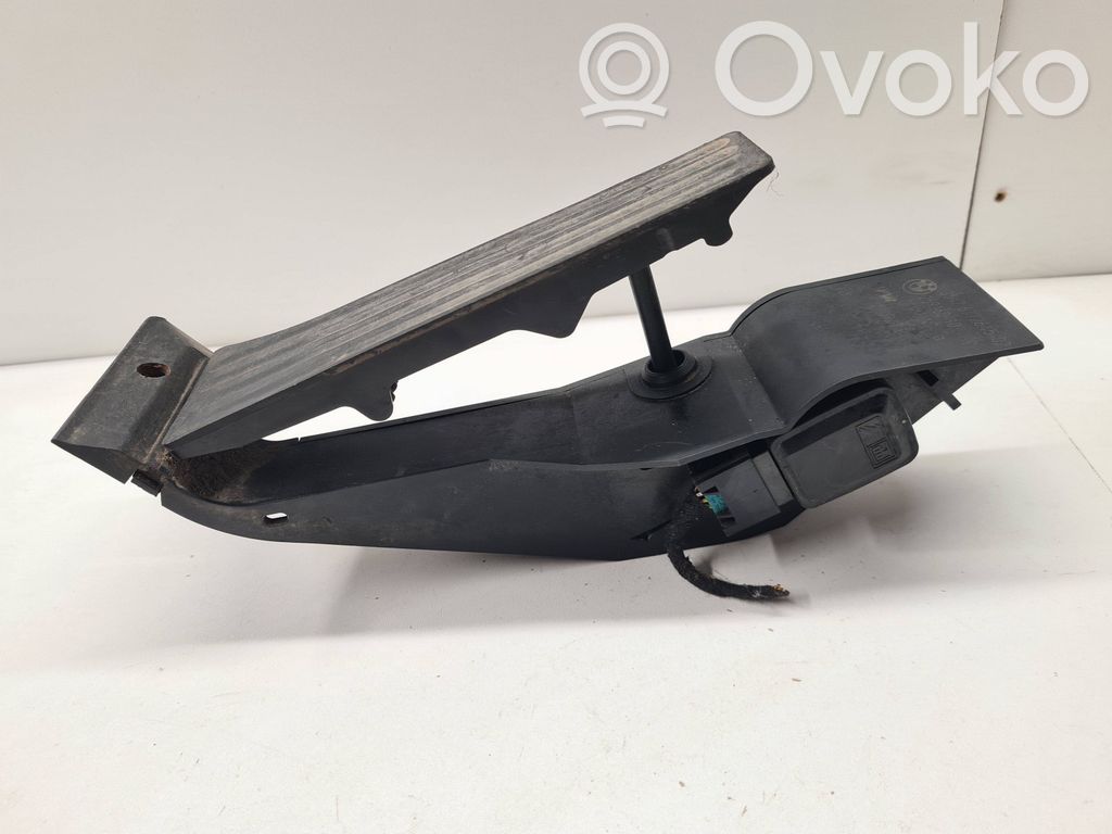Accelerator throttle pedal   6772645